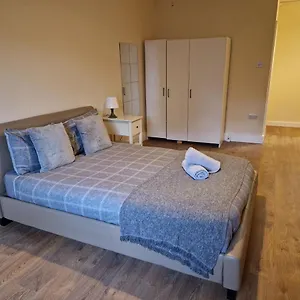  Homestay Affordable In Shared Flat, Bridge